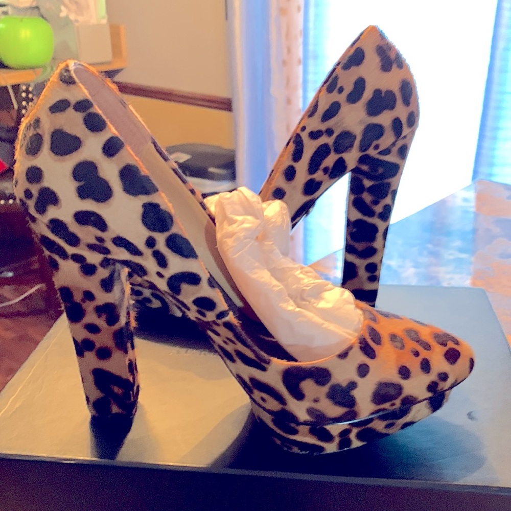 Leopard print heels  narrow foot